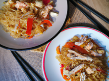 Nouilles chinoises au poulet et au surimi