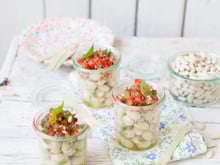 Verrines de mogettes, tartare de thon et tomate