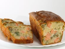 Cake gourmand au saumon frais et courgette