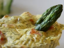 Petits flans aux asperges, saumon et à l'aneth
