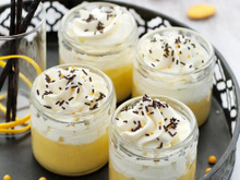 Petits pots de crème orange curd et chantilly à la vanille