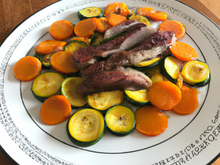 Magret de canard aux courgettes et carottes