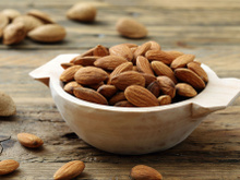 Voici ce qu’on devrait faire avant de manger des amandes selon ce gastro-entérologue