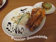 Duo de perche/gambas, sauce champagne et son flan de courgettes