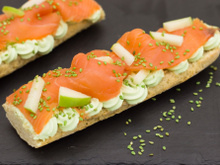 Tartine saint môret-wasabi et saumon pomme verte