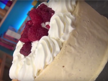 Vacherin glacé à la vanille et aux framboises