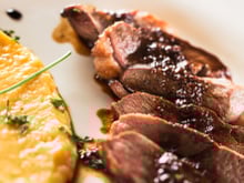 “Entre la viande rouge et la volaille” : Laurent Mariotte partage sa technique pour bien cuire les magrets de canard