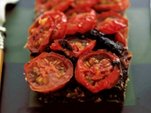 Tarte aux tomates, tapenade et pélardon