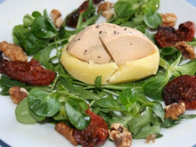 Pommes de terre au foie gras fondantes, roquette et tomates confites