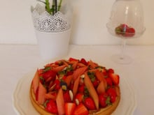 Tarte fraise rhubarbe amande de C. Heitlzer