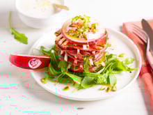 Mille feuilles de pommes Pink Lady® et sauce légère citronnée