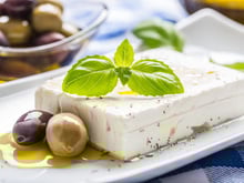 Feta entamée : 3 méthodes qui changent tout pour la conserver au mieux et qu’elle ne devienne pas sèche !