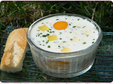 Œufs cocotte au comté, tomates sechées et ciboulette