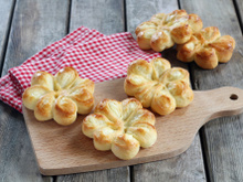 Pains briochés en forme de fleurs