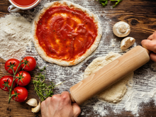 Prête en 5 minutes et sans repos : cette pâte à pizza magique au yaourt grec va révolutionner vos soirées d'été