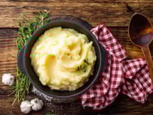 “L’une des meilleures recettes de la gastronomie française” : le chef étoilé Jean Sulpice revisite la purée de pommes de terre et dévoile son ingrédient secret !