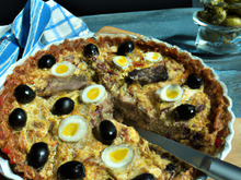 Quiche au thon, anchois et olives