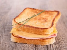 L’astuce de Norbert Tarayre pour toaster du pain quand on n’a pas de grille-pain