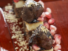 Canapé d'agneau malté aux coings et aux graines de grenade