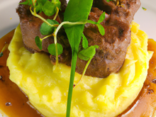 Parmentier de filet de lièvre à la royale aux 2 purées