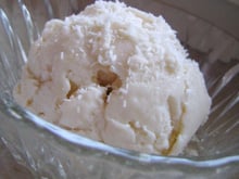 Glace à la noix de coco exotique