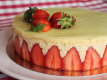 Fraisier et crème mousseline à la vanille 