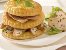 Millefeuille de suprêmes de Pintade au Foie gras, embeurée de chou