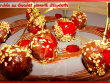 Cerises enrobées au chocolat pimenté d'Espelette