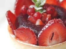 Tartelettes aux fraises en gelée de fruits rouge