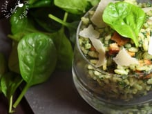 Risotto au poulet, épinards, ail & fines herbes