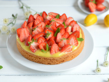 “La pâte est divine !” : testez cette recette de tarte au citron et aux fraises notée 4,7/5 par les lecteurs de 750g