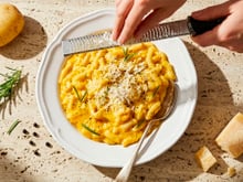 Les Italiens n'hésitent pas à mélanger les pâtes et les pommes de terre dans ce plat napolitain mythique