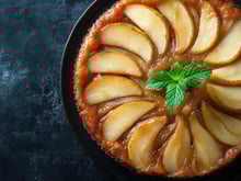 "Je revisite la tradition avec cette tarte poire, châtaigne et noisette “ : Julie Andrieu partage une recette qui plaira à coup sûr aux gourmands !