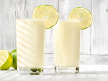 Voici la recette de limonade brésilienne, la boisson fraîche et acidulée à siroter tout l’été