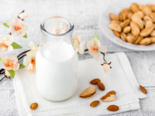 Que se cache-il vraiment derrière le lait d'amande ?