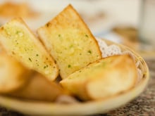 Garlic bread sans herbes