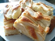 Gâteau aux petits suisses et pommes