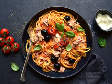 Hélène Darroze partage sa recette de pâtes aux saveurs méditerranéennes prêtes en seulement 15 minutes !