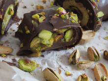 Bûche au chocolat et aux pistaches