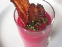 Ma soupe rose aux betteraves & son lard croustillant