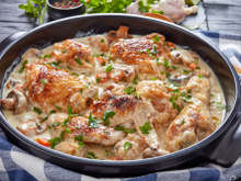“Un régal” : notre recette de poulet mijoté au parmesan va vous accompagner tout l’hiver !