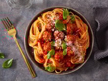 Cœur coulant mozzarella : la recette ultra-cheesy des spaghetti boulettes de Norbert Tarayre