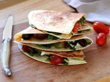 Quesadillas pousses d'épinard & tomates