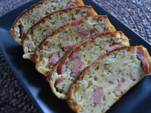 Cake aux knackis et à la moutarde