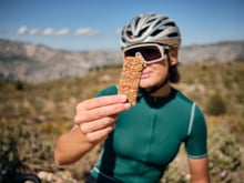 Rando, vélo, trail : la recette inratable pour faire ses barres énergétiques maison (et faire de sacrées économies)