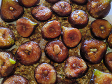 Figues rôties aux amandes mielleuses