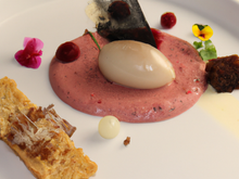 Mousseline de foie gras, gelée de betteraves, cappuccino de truffes, émulsion sarriette