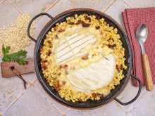 “Un plat ultra réconfortant” : faites-vous plaisir ce week-end avec cette recette de croziflette de Julie Andrieu !