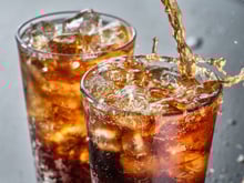 “Ça m'a demandé du temps” : ce chef a trouvé la recette pour faire son propre cola maison presque comme le vrai !