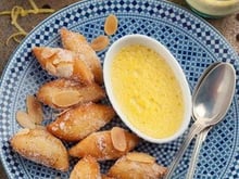 Bugnes aux amandes avec leurs crème citron, gingembre et vanille